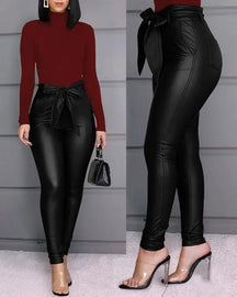Calça de Couro Sintético Feminino